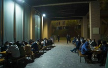 Trắng đêm mua hồ sơ tuyển sinh lớp 1 trường tiếng tăm, phụ huynh coi chừng đẩy con vào 'nỗi khổ'!