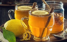 Thời điểm vàng để F0 uống chanh mật ong là sau khi ngủ dậy, nhưng phải uống trước hay sau khi ăn sáng mới THỰC SỰ TỐT?