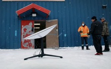 Người Ukraine online nhờ Internet vệ tinh của Elon Musk