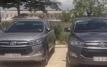 Chuyện lạ: 2 ôtô hiệu Inova cùng biển số TP HCM đậu cạnh nhau