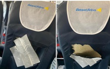 Ghế của một trong ba tàu bay tuổi trung bình dưới 6 năm của Vietravel Airlines rách tả tơi