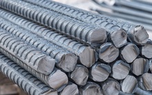 Giá thép gây 'sốc' nặng do cuộc khủng hoảng ở Ukraine