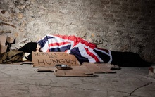 Khủng hoảng tại Anh tồi tệ đến mức nào: 4,3 triệu trẻ em kêu cứu vì đói và lạnh, ám ảnh cha mẹ phải bỏ bữa để con có cái ăn