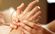 4 bộ phận trên cơ thể TO RA, 2 chỗ ngày càng bé đi là dấu hiệu ung thư giai đoạn cuối: Đi khám càng sớm, cơ hội điều trị khỏi càng cao