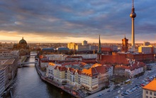 Đất nước khổ vì... nghỉ nhiều quá: Chí ít cũng phải 11h và đã hết giờ làm là cấm đụng vào công việc