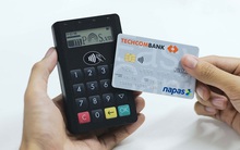 Tài khoản ngân hàng không hoạt động hơn 12 tháng, nộp tiền vào có bị trừ các khoản phí chưa thanh toán?