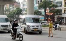 CSGT hóa trang ghi hình vi phạm, nhiều tài xế bất ngờ khi bị xử phạt