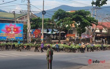 Mục sở thị chợ chuối mật mốc, hàng trăm xe máy 'họp' giữa ngã ba đường ở Quảng Trị