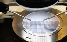 iPhone sắp tới sẽ phải dùng chip nhớ của Trung Quốc?