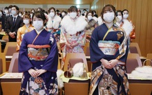 Nhật Bản bắt đầu hạ độ tuổi trưởng thành