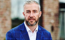 Triệu phú ‘trả thù’ chục năm chưa muộn: 21 tuổi không vay được ngân hàng, 18 năm sau mua đứt nơi từng từ chối mình