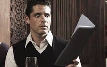 Hàng quán trên toàn cầu điêu đứng vì bão giá, đã ‘đói’ khách còn gặp lạm phát