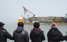 Tròn 8 năm vụ chìm phà Sewol - thảm kịch tồi tệ ám ảnh Hàn Quốc: Bi thương vẫn còn với người ở lại đang đau đáu tìm câu trả lời dưới đáy biển