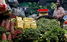 Khủng hoảng lạm phát đã "ghé thăm" quốc gia đông dân thứ 2 thế giới: Một quả chanh cũng thành hàng xa xỉ, mớ rau xanh không ai dám mua