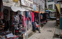 Không sản xuất mà dựa vào kiều hối và nhập khẩu, một quốc gia Nam Á sắp trở thành 'Sri Lanka thứ hai'?