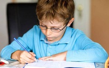 3 sai lầm thường gặp ở phụ huynh khiến trẻ về sau khó đổi đời và bí quyết giúp nhiều cha mẹ nghèo sinh ra con "tỷ phú": Hoá ra "bàn đạp" tốt nhất không phải là tiền tài hay địa vị