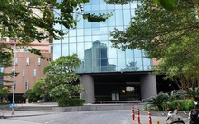 Vụ nam sinh trường chuyên nhảy lầu tự tử: Chuyện đã quá đau lòng, chia sẻ clip và lá thư chẳng khác nào hành động xát muối