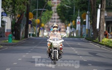 Rưng rưng hình ảnh tiễn đưa Phó Chủ tịch TPHCM Lê Hòa Bình về nơi an nghỉ cuối cùng