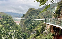 HOT: Việt Nam sắp có cầu kính đi bộ dài nhất thế giới, dự kiến sẽ cực hot vào dịp 30/4 này