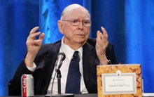 Chuyện đời kinh ngạc của "ông hoàng chứng khoán" Charlie Munger: Biến bi kịch thành vinh quang, tạo nên những kỷ lục nhờ tinh thần thép và vững bước trước biến cố