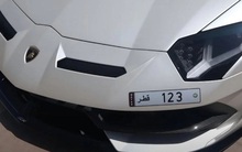 Giới đại gia Dubai vừa bỏ hơn 218 tỉ đồng để mua biển số xe dị