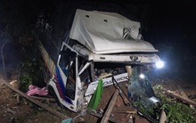 Tai nạn kinh hoàng, xe tải lao vào nhà dân khiến 3 người tử vong