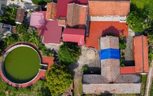 Hà Nội: Ngôi chùa cổ gần 700 năm xuống cấp nghiêm trọng, đứng trước nguy cơ sập đổ vì con đường nhỏ đi qua chùa