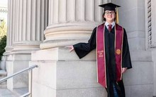 Thiên tài nhí khiến cả thế giới chao đảo khi tốt nghiệp Đại học năm 13 tuổi, dự định tương lai còn gây choáng hơn