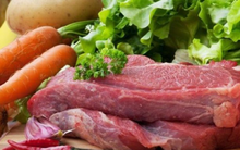 Thị trường thực phẩm ngày 30/4: giá lợn hơi tăng, rau củ và hoa quả bình ổn, cà phê tăng giá 400 đồng/kg