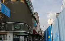 Người dân tại “đất vàng” TP.HCM vui mừng khi rào chắn công trình Metro sắp được tháo dỡ sau 8 năm