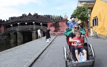 Phố cổ Hội An rộn ràng đón khách quốc tế sau hai năm đóng băng vì COVID-19