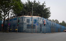 Cảnh đổ nát ở toà nhà Pháp cổ 4 mặt tiền đang bị phá dỡ gần quảng trường Ba Đình