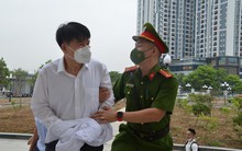 Hình ảnh dẫn giải cựu thứ trưởng Bộ Y tế Trương Quốc Cường đến tòa