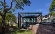 Hồ cá Koi trong không gian 'xanh mát' ở ngôi nhà ống rộng 350 m2