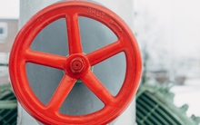 Khó khăn bủa vây châu Âu khi Ukraine chặn dòng khí đốt từ Nga