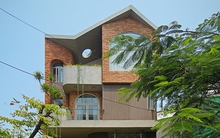 Căn nhà ống Việt mộc mạc và đầy ắp ánh sáng