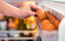 99% chị em sai lầm khi bảo quản trứng ở vị trí này, biến tủ lạnh thành ổ lây nhiễm vi khuẩn