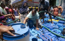 24 giờ "địa ngục" giữa nắng nóng kỷ lục ở Ấn Độ: Không quạt, không nước, gầm cầu biến thành lớp học và cuộc chiến sinh tồn khốc liệt