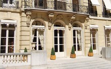 Có gì bên trong bảo tàng chứa hơn 500 hàng giả các thương hiệu ở Pháp?