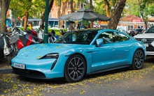 Bắt gặp Porsche Taycan màu độc của dân chơi Hà Nội nhưng biển số còn ấn tượng hơn
