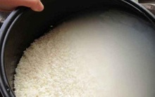Nhiều người Việt đang "vứt bỏ" dinh dưỡng quý giá của gạo với lỗi sai cơ bản khi nấu cơm