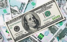Rúp Nga vọt lên cao nhất 7 năm, vàng và Bitcoin mất đà tăng, USD biến động như "tàu lượn"