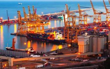 Việt Nam bất ngờ nhập siêu lớn nửa đầu tháng 5