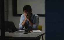 32 tuổi, la đà mãi không thoát khỏi kiếp nhân viên quèn, tôi ngẫm ra luật ngầm công sở: Không thua ở THỰC LỰC, thua vì quá CHÂN THỰC