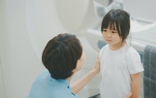 Trước khi ngủ 1 tiếng, cha mẹ chỉ cần làm đúng 2 điều này với con cái, khi lớn lên trẻ sẽ có IQ lẫn EQ vượt ngoài mong đợi