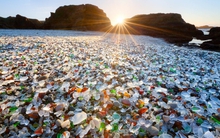 Bãi biển đầy "ngọc quý" ngỡ như ở hành tinh khác, xem ảnh thôi đã muốn đóng hành lý và lên đường