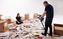 Bí ẩn đằng sau việc người đàn ông "cho không" 25 triệu USD và 30.000 bức thư chưa mở