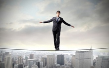 50 sắc thái của nghề môi giới BĐS: Lương ‘cứng’ chỉ 2-3 triệu, sơ mi trắng phẳng lì, thỉnh thoảng gặp khách đi Range Rover chục tỷ nhưng vẫn đòi cắt từng triệu ‘hoa hồng’