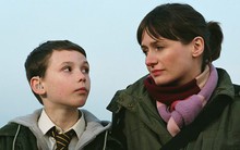 Mọi đứa trẻ hạnh phúc đều có 1 "BÀ MẸ NÓI DỐI": Câu chuyện khiến hàng triệu đứa con òa khóc, chỉ muốn chạy về sà vào lòng mẹ