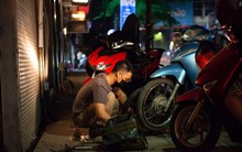 Biệt đội xuyên đêm giải cứu xe máy 0 đồng ở Hà Nội: “Không lãi được gì ngoài tình cảm”